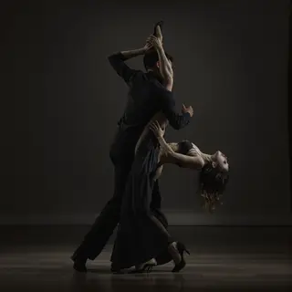 Two tango dancers in a close embrace, the man dipping the wo