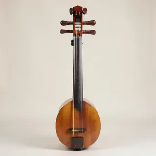 A traditional Japanese shamisen instrument with accurate thr