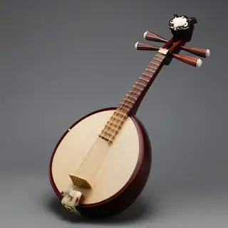 A traditional Japanese shamisen instrument with accurate thr